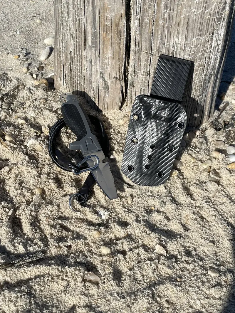 Turtle Cove Rescue Knife – Carbon Fiber Handle 1